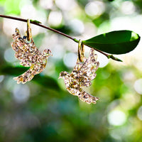 Christmas 2025 - Dove - Gold Flake Sparkle